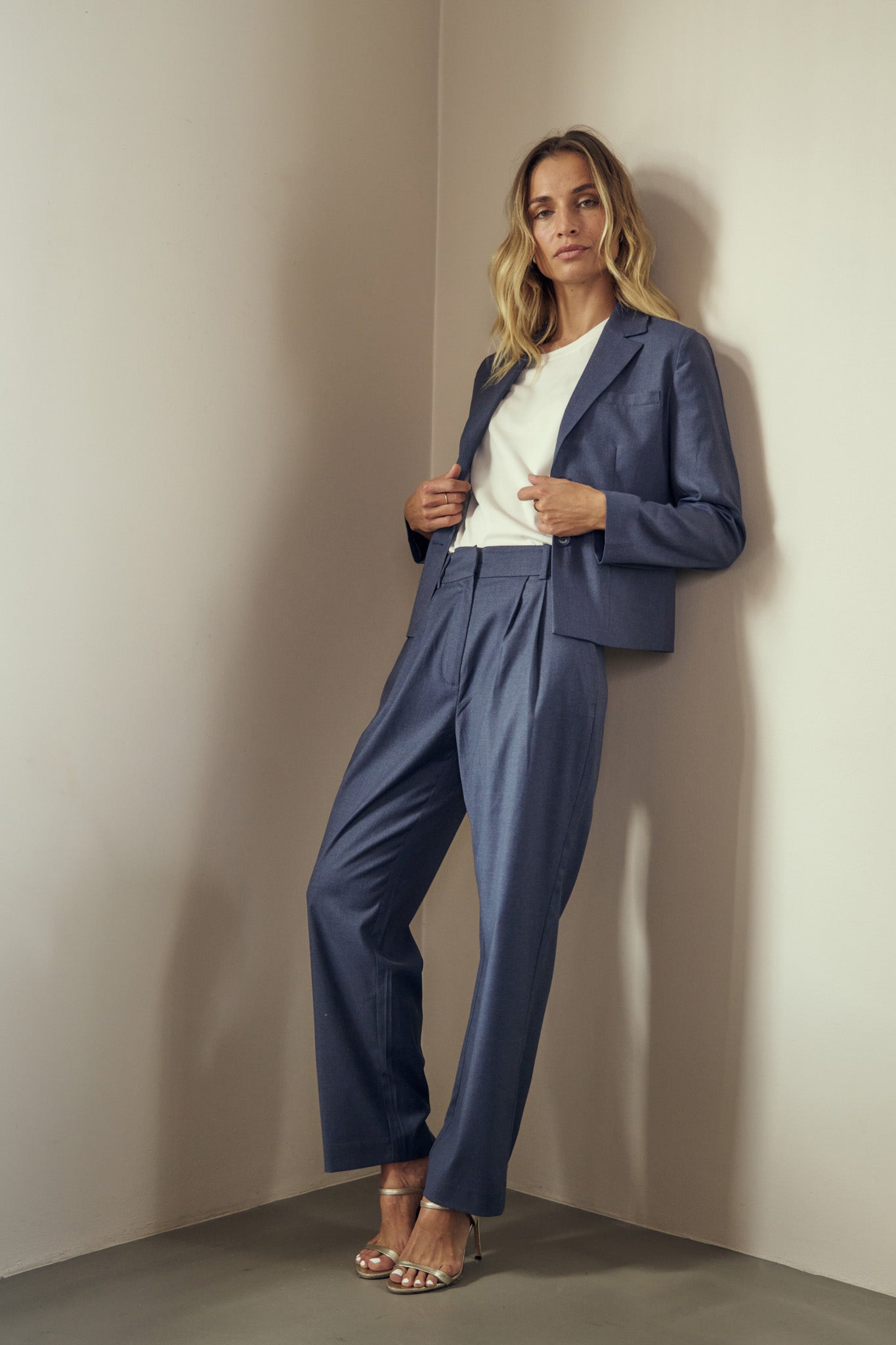 Modelshot / Navy Blazer / Detail